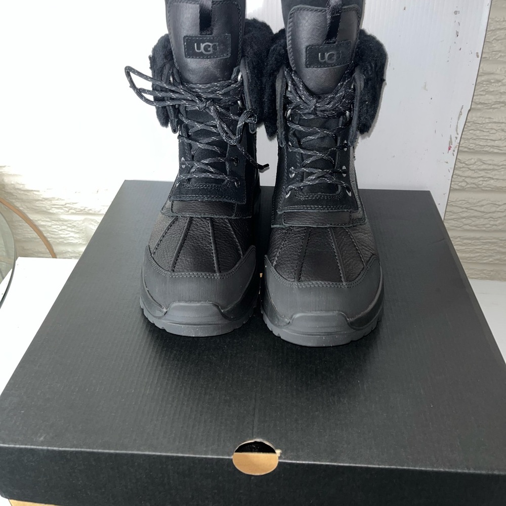 UGG Adirondack XXV size 10